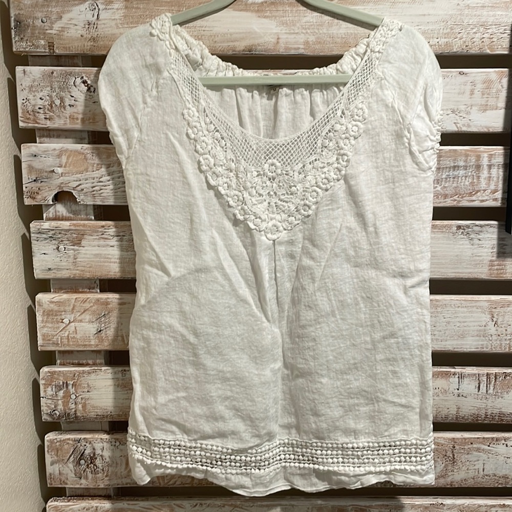 🔥🔥 (3/$20) 
Alessia Pacino Size Medium White Embroidered Top